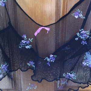 SEXY 💕💕.   Black floral cami